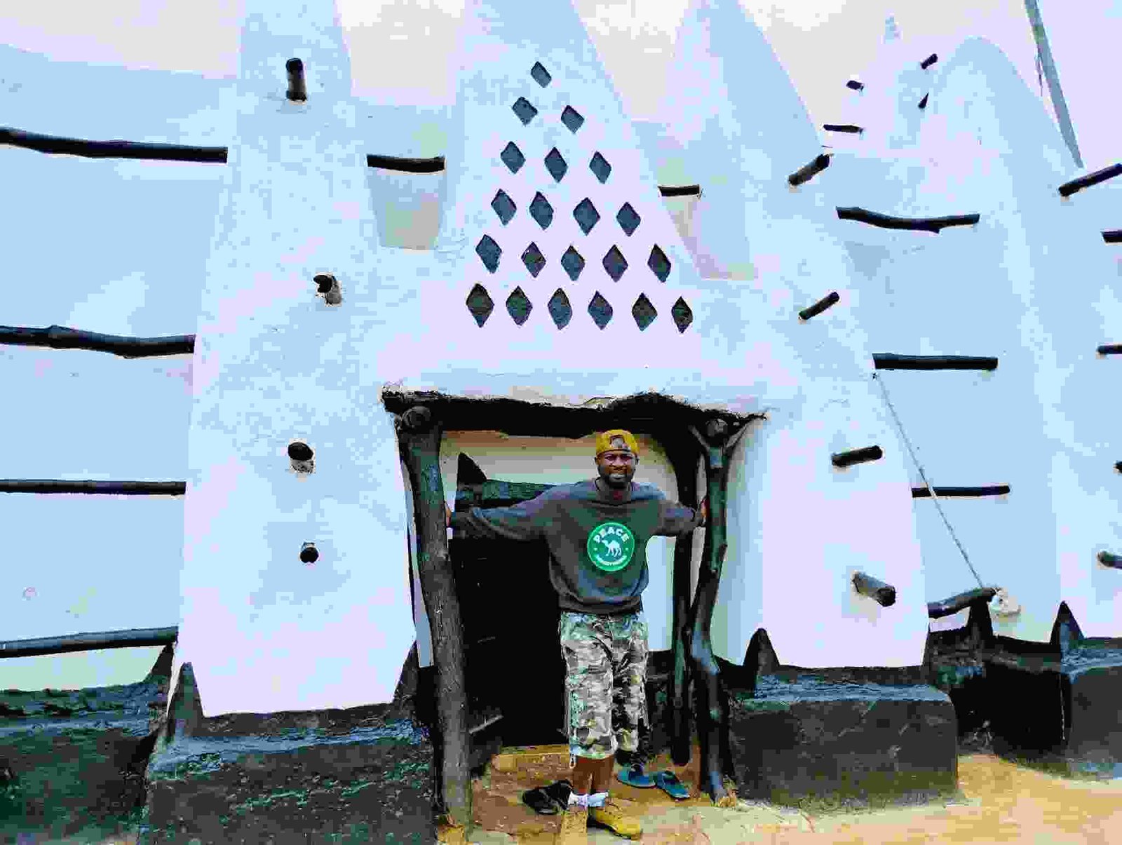 THE LARABANGA ANCIENT MOSQUE IN GHANA IS more than 600 YEARS – PEACE DAWAH MEDIA